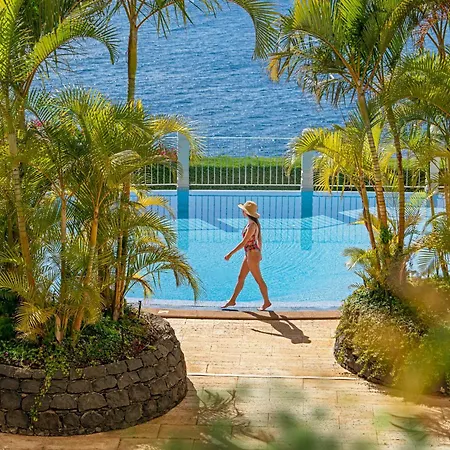 Arcadas Iii By An Island * フンシャル