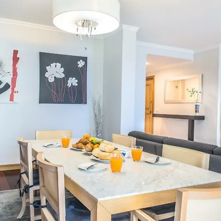 Arcadas Grand Sea View Apartment