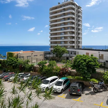 Arcadas Iii By An Island Apartment