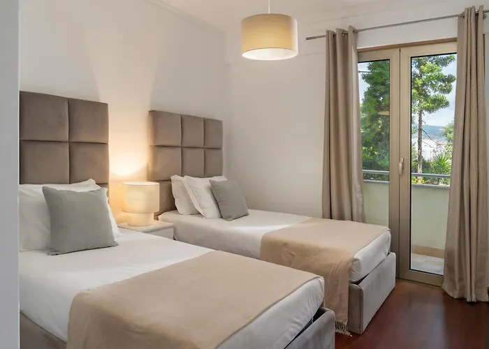 Arcadas Iii By An Island 푼샬