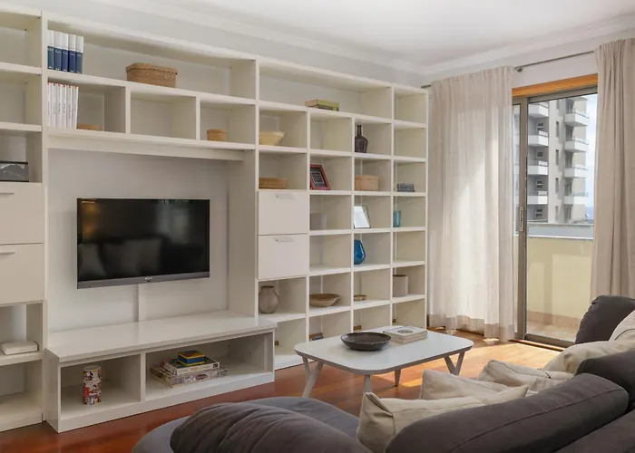 Arcadas Iii By An Island 푼샬