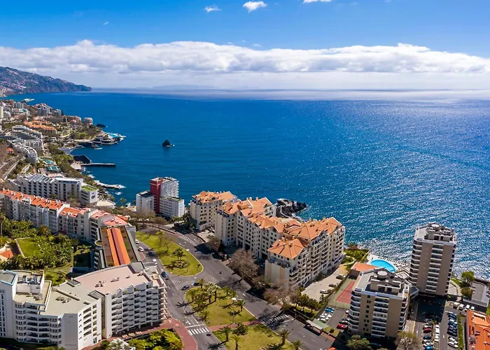 Arcadas Iii By An Island 푼샬